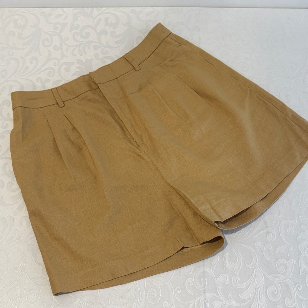 EUC Steve Madden Linen Blend Shorts. Size M